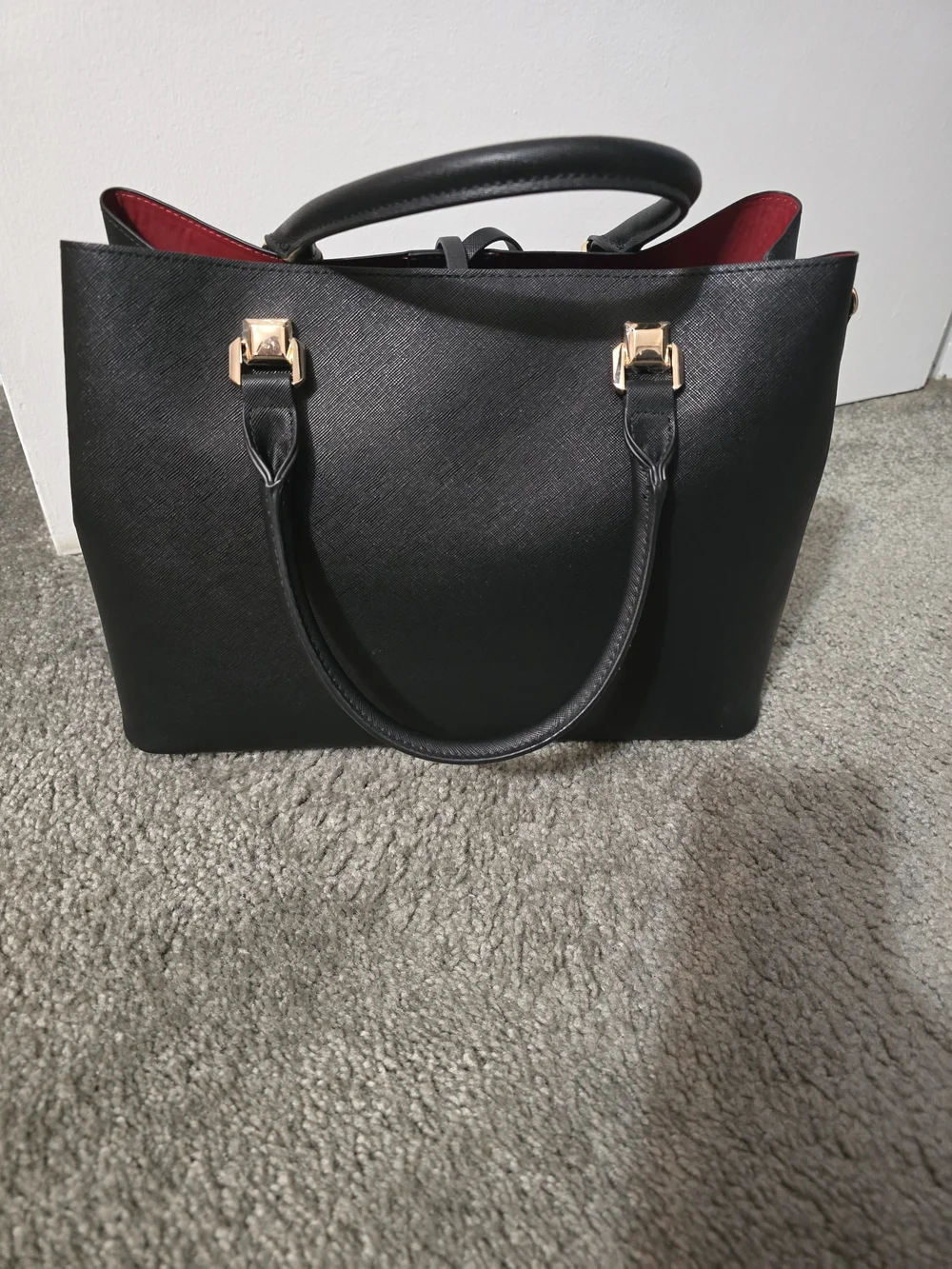 Aldo Aquafynaax Classic Black Tote Shoulder Purse with Red Interior - Picture 6 of 9